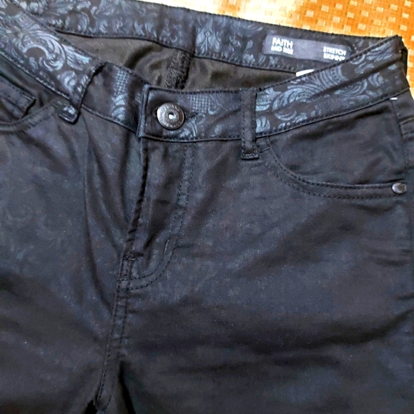 BUFFALO PATTERN/PRINT BLACK JEANS ! LIKE NEW !!! Super fun design ! - Picture 2 of 5